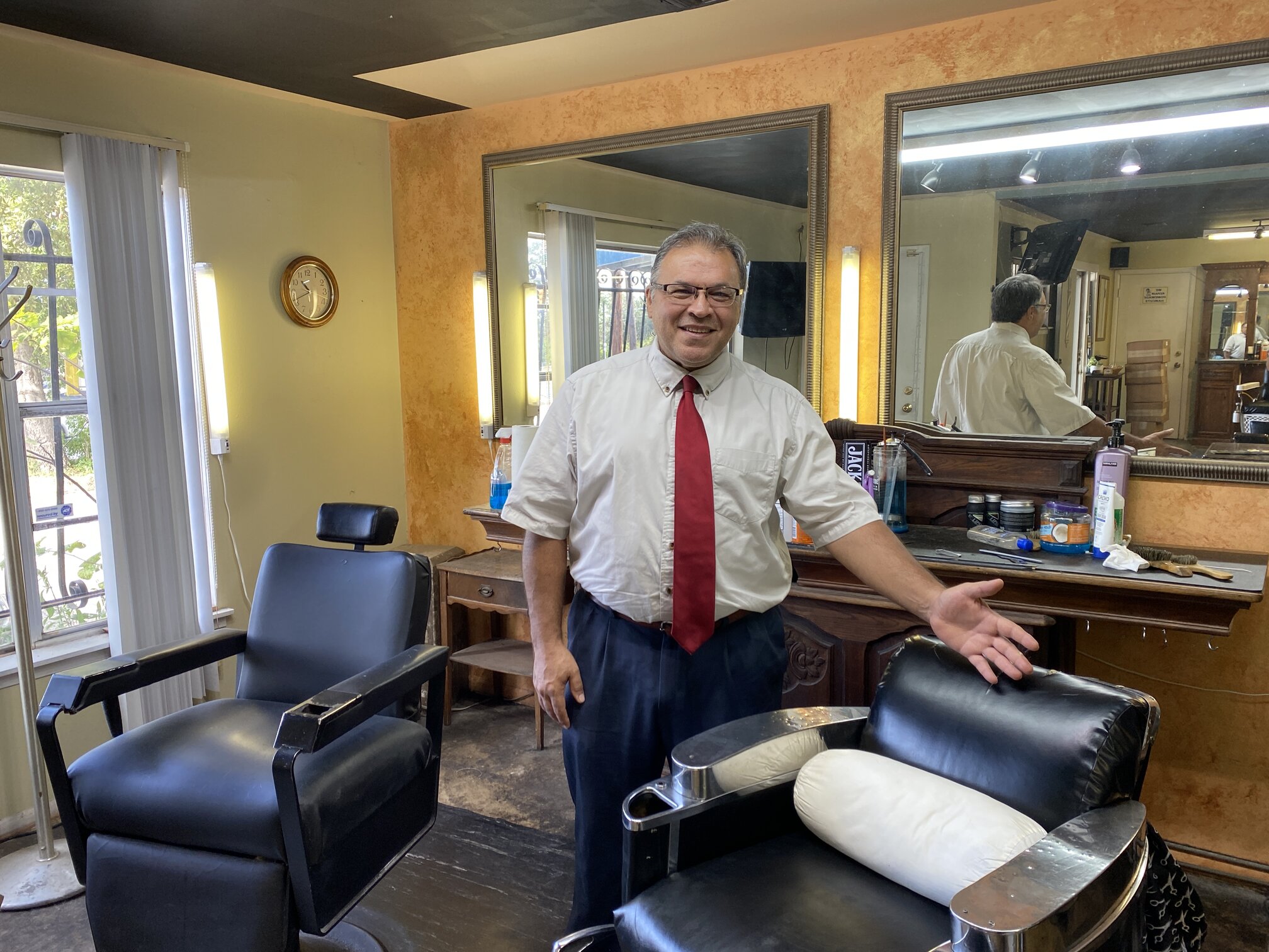 Old Time in San Antonio Texas offers Best Mens Haircuts and